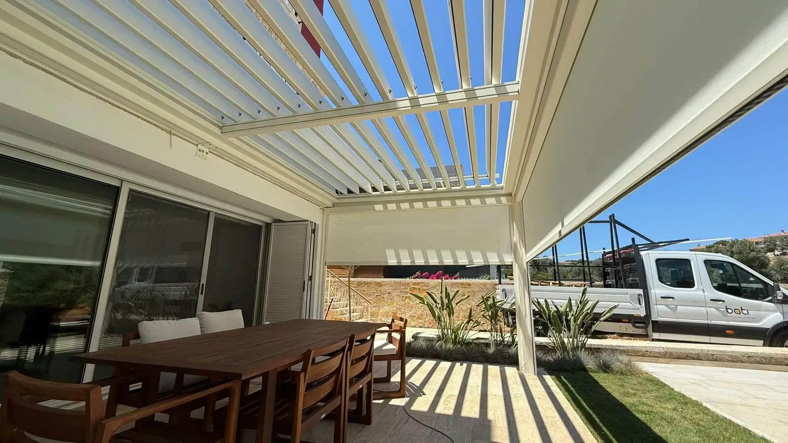 İzmir Pergola Sistemleri ile Dört Mevsim Konfor
